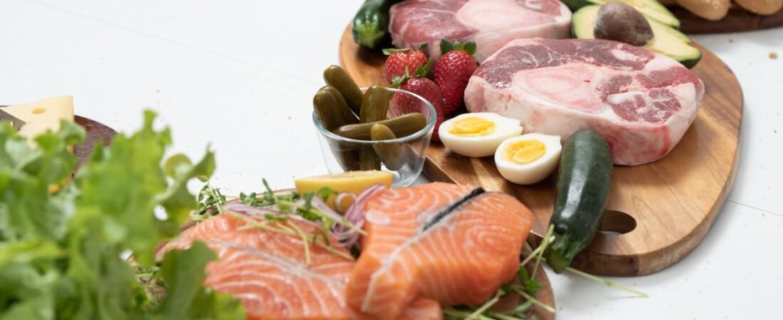 Quanto de proteína por dia para ganhar músculo? O que dizem as meta-análises